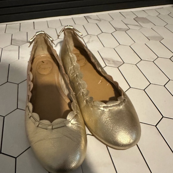 Jack Rogers Lucie Scalloped Ballet Flat sz. 7,.5 Gold - Picture 7 of 9